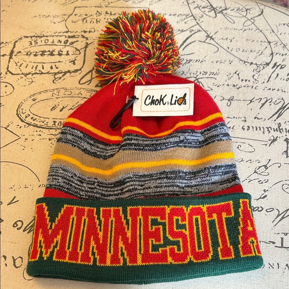 ChoKoLids NWT Minnesota Knitted Beanie Pom Pom Knit Winter Sports Fan Hat 🧶